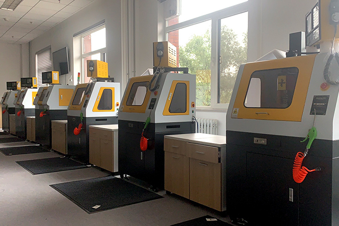 北京礦業(yè)大學(xué)小型數(shù)控機(jī)實驗室